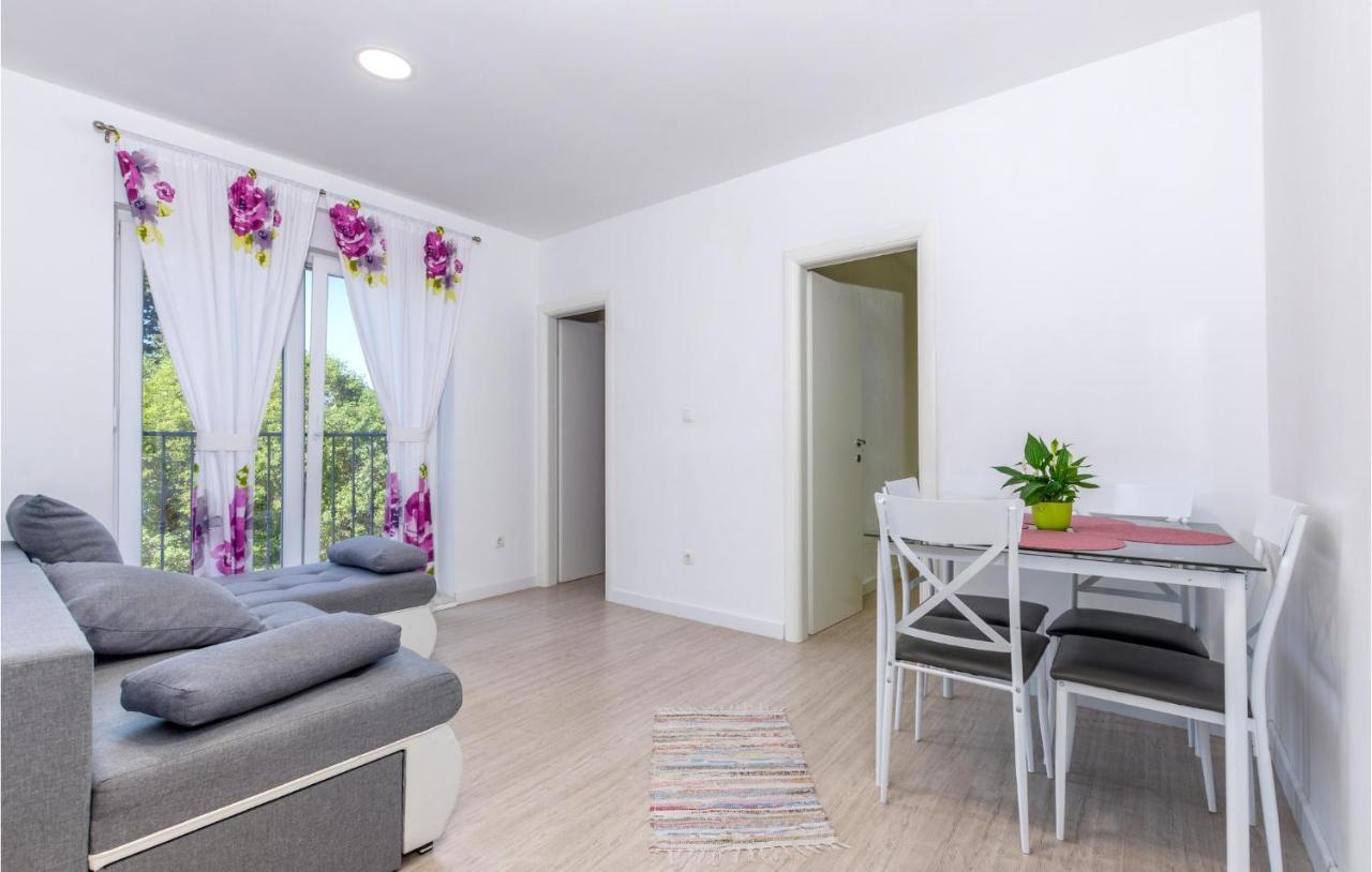 Gorgeous Apartment In Omis With Kitchen Экстерьер фото